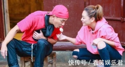 hoho|54岁陈小春节目中落泪!因不舍兄弟淘汰哭到哽咽,眼眶通红惹人疼