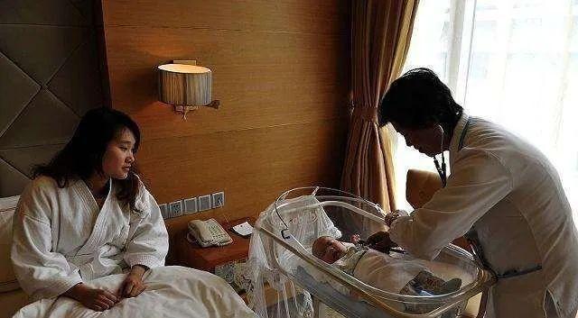 洗头|她五年内剖腹产4次，还学外国人不坐月子，如今现状怎样了