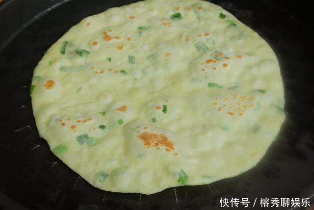 面粉|我家面粉从不蒸馒头,教你特色吃法,葱香味十足,家人都夸好吃