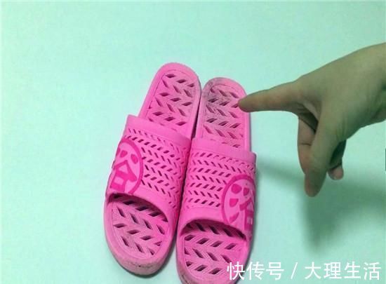 小技巧|拖鞋穿久了有黑垢洗不干净?学会两个小技巧,拖鞋立马干净如新