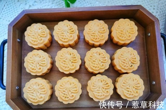 中秋月饼不用买了，教你在家做，配方简单做法详细，比买的好吃