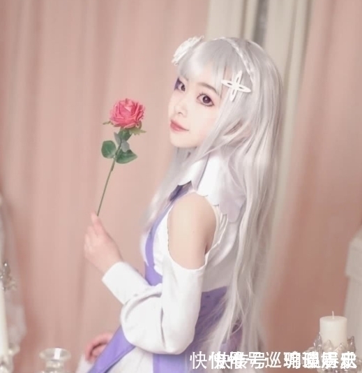 小姐姐cos|初中生COS艾米莉亚,却被“女神袜”抢镜,网友:不愧是女主!