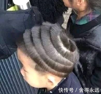 |搞笑图片幽默段子笑话：孩子，你对自己的发型还满意不？哈哈哈