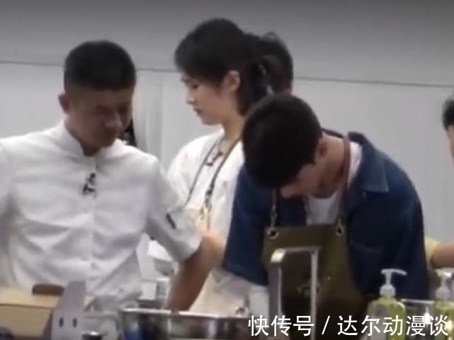 路透|《中餐厅》新路透：龚俊清洗小龙虾，周也丁真超市采购颜值高