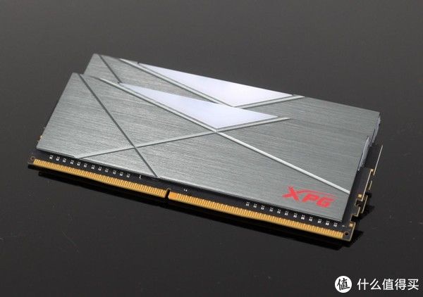 散热片|XPG龙耀D50 3600重装铠甲内存评测：玩灯玩超频它在行