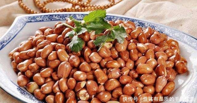 花生|炸花生米时,万万不可只放油,多加1步,花生酥脆,放7天不返潮