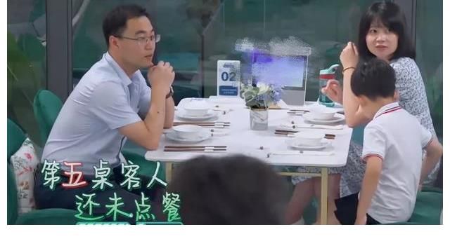 客人|这是什么中餐厅？每天只接待8桌客人还频出状况，只提供一个套餐