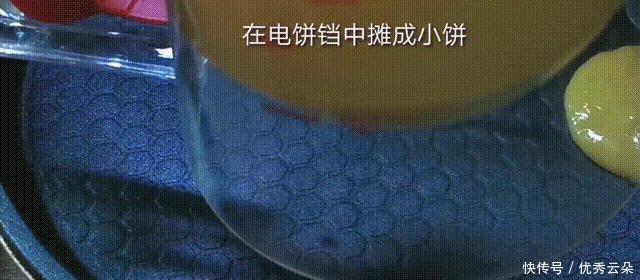 玉米面加鸡蛋搅一搅，早餐很快就做好，松软又营养