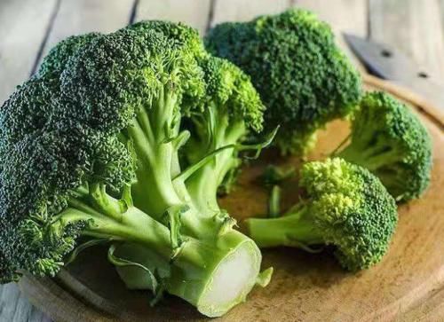 炒西蓝花，焯水后直接下锅炒是大忌！学会这招，脆爽可口还入味