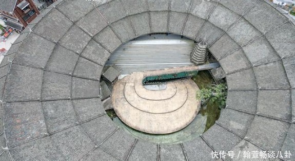 建造|广西柳州一处圆形建筑，外形神似北京鸟巢，通体仅用木头建造！