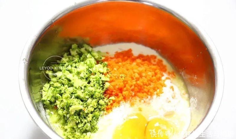 西兰花|10分钟早餐饼，不用揉面，有菜有蛋，放凉了吃也很软