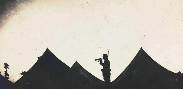 作江伊之助|三位地位低下的日本士兵,因上级的愚蠢被炸死,却因此成为了英雄