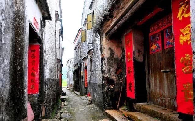 朱元璋御赐一副春联给屠户,屠户却没有张贴,朱元璋得知后反而予以重赏!