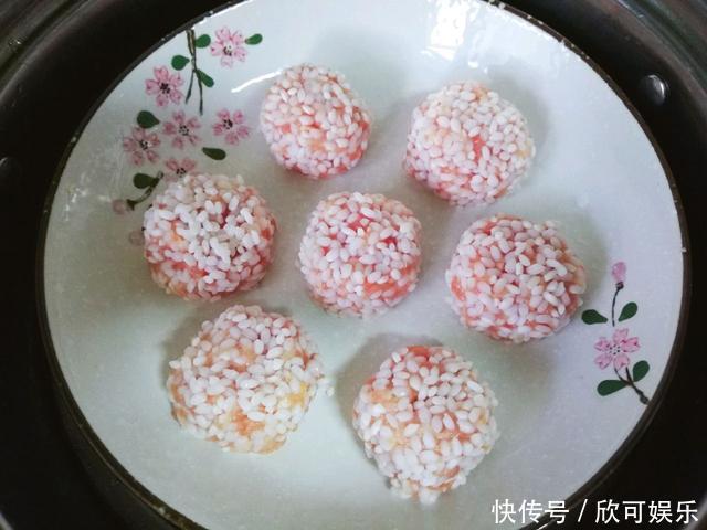 糯米还能怎样吃做成丸子软糯美味,晶莹剔透,制作简单易上手