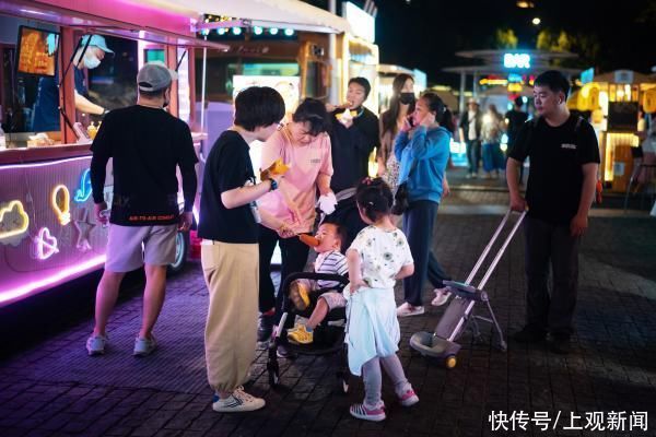 夜市|逛吃大全：新一期的“外滩枫径”，满足对夜市的所有想象……