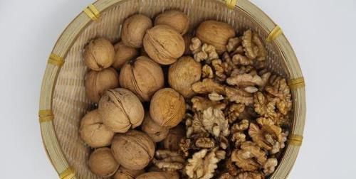 糖友们除了白糖，3种“调味品”最好少碰，血糖也许慢慢平稳