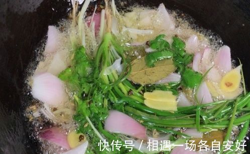 炸辣椒油时，很多人都做错了，难怪只辣不香！这才是正确的做法