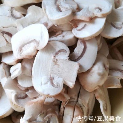超级简单的黑椒香煎白菇，赶快get起来