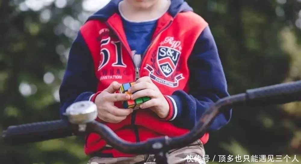 孩子|孩子在班里容易受影响,爸妈这么教,轻松解决