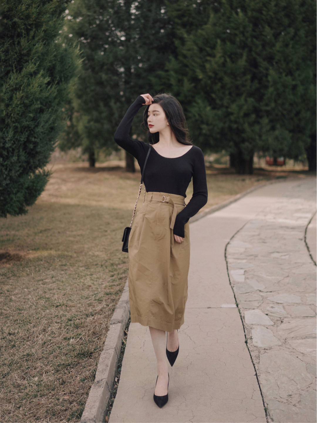 半身裙|职场法式穿搭指南,大u领针织衫+半身裙,穿起来气质又性感