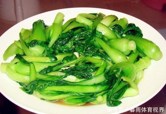 加上|不管炒什么青菜,下锅前加上这个食材,菜叶绿的发亮