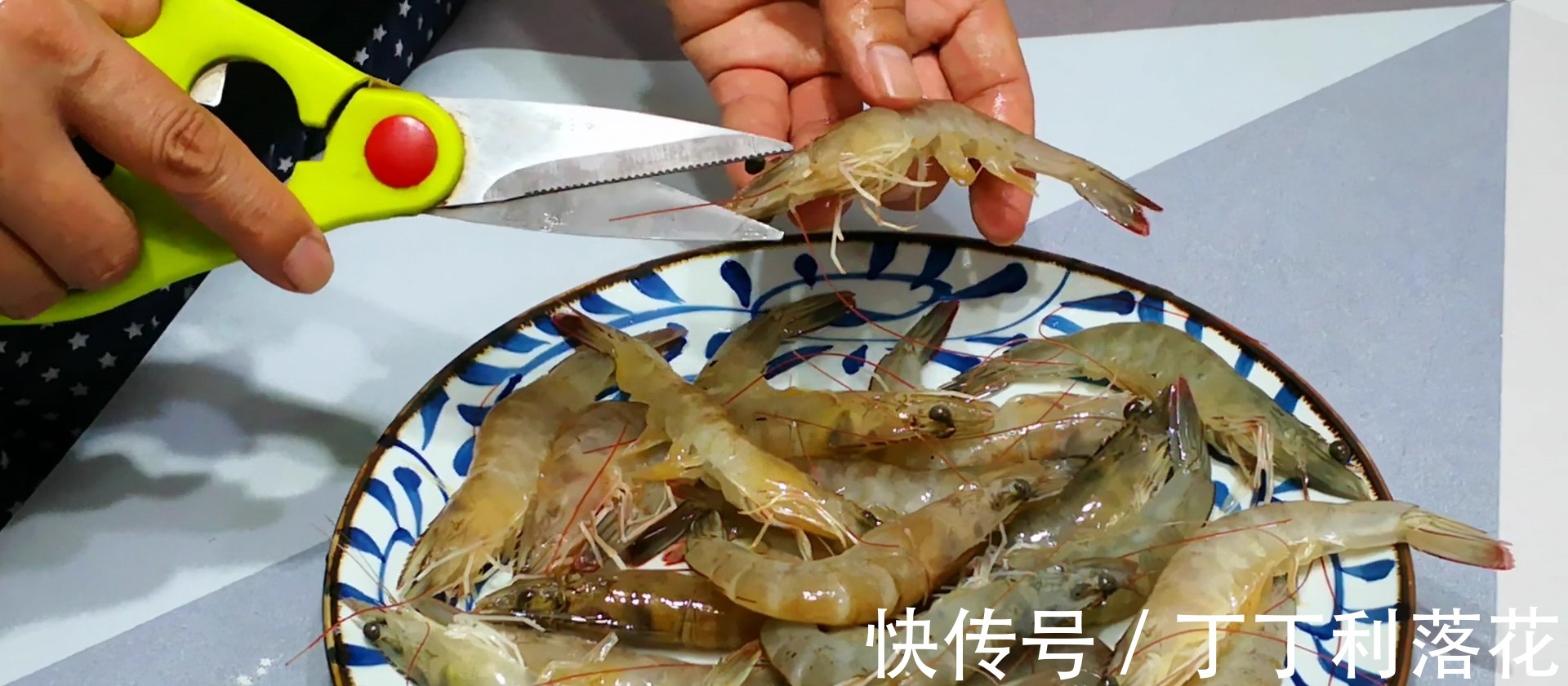 好吃|煮虾时，用清水煮是“外行”，加这3样煮，虾肉鲜嫩好吃，太香了！