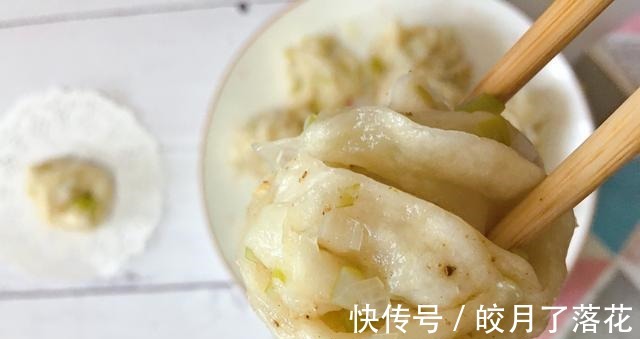 家里有面粉，试试这样做，比包子简单，好吃又健康，当早餐更营养！