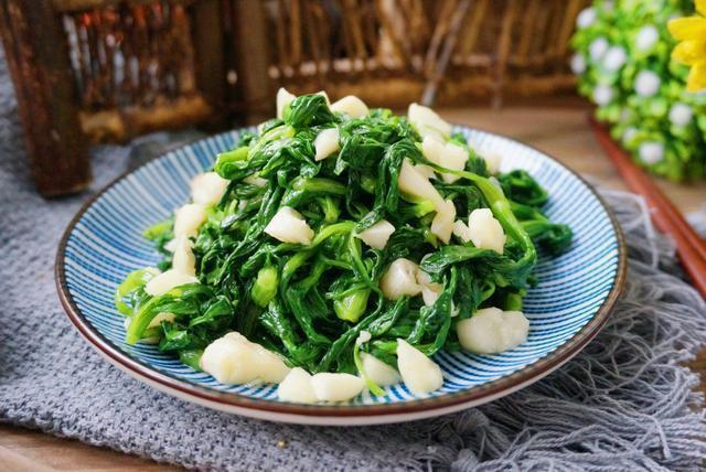 美食推荐木耳白菜炒肉片,葱烧羊血,凉拌小油菜的做法