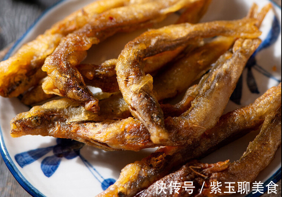 油炸小鱼用淀粉还是面粉分享正确的调面糊方法,酥脆好吃不回软