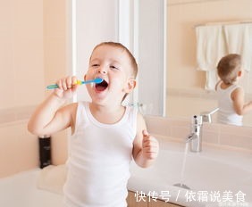 四个月|宝宝长牙齿该吃什么样的食物,家长一定要懂,不然影响牙齿发育