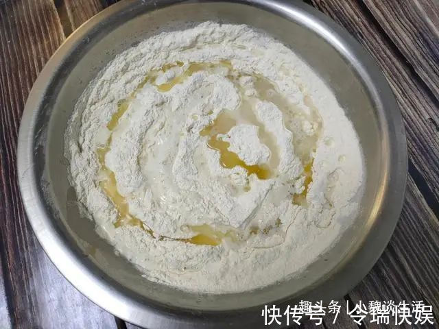 小苏打|炸油条加酵母是大忌,掌握好“2111”配方比例,根根蓬松酥脆
