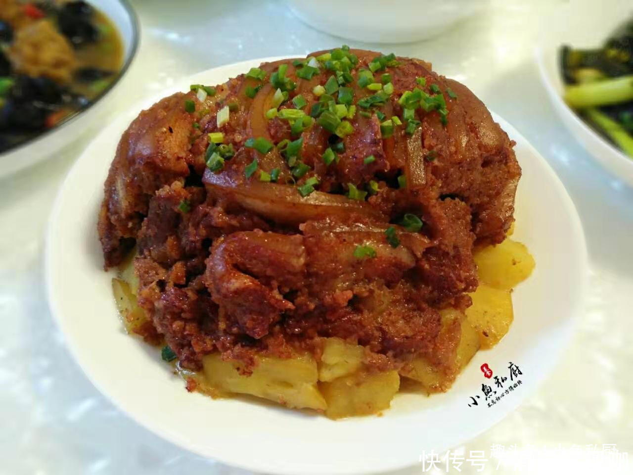  一家人|晒晒我家年夜饭，我和老妈一起做了满满一桌菜，一家人吃嗨了