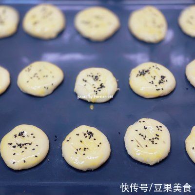 #安佳万圣烘焙奇妙夜#折叠法的糯米馅儿老婆饼