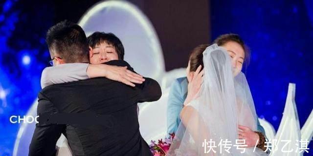 郎导|魏秋月儿子亲吻郎平!郎平拍微电影,笑得合不拢嘴,喂孙子吃草莓