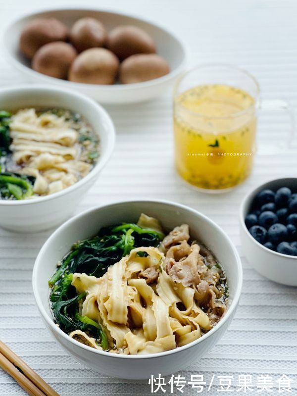 不重样早餐组合｜酸汤肥牛面+茶叶蛋+百香果柠檬水