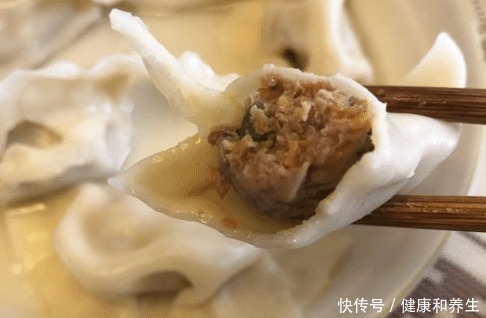  难怪|调肉馅时，有种料很多人爱放，难怪饺子吃着不香，来学学正确做法