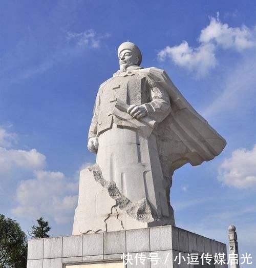 李鸿章|晚清重臣左宗棠和李鸿章：虽然同朝为官，却活成两种不同的状态