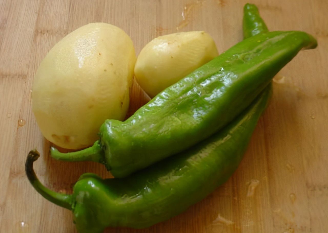 炒土豆丝，先放醋还是后放醋？很多人搞错，难怪土豆不脆爽还粘锅