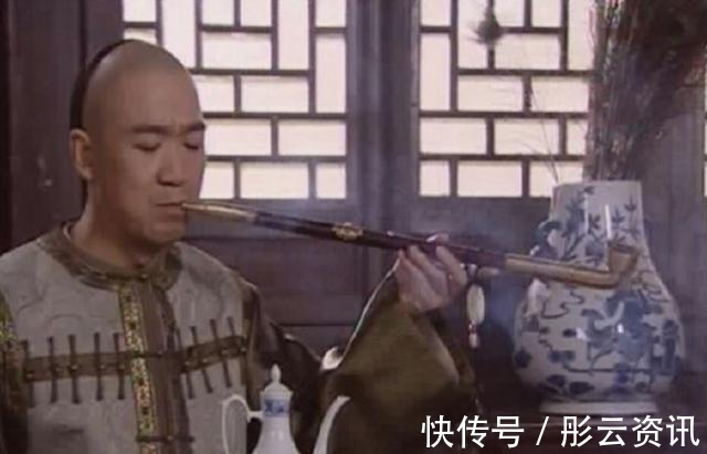 上联!纪晓岚喝花酒,歌女出两上联,纪晓岚对出一个第二个到死也对不出