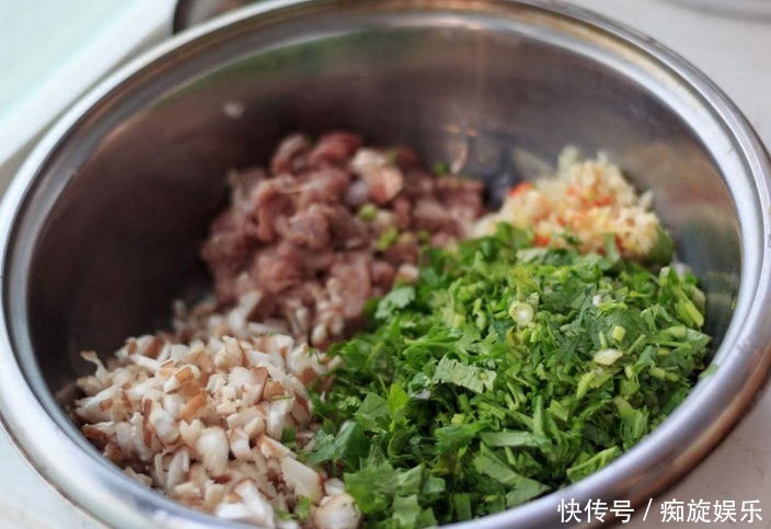 做饺子馅什么都可以少,2样调料必不可少,难怪没香味!