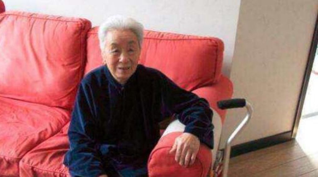 鉴定|老太太拿祖传金钗鉴定,专家看完后,惊呼莫非您的父亲是溥仪