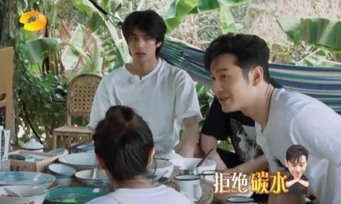 黄晓明一周不吃饭不算啥 看到井柏然的 减肥餐 后 普通人一口都吃不下去 快资讯