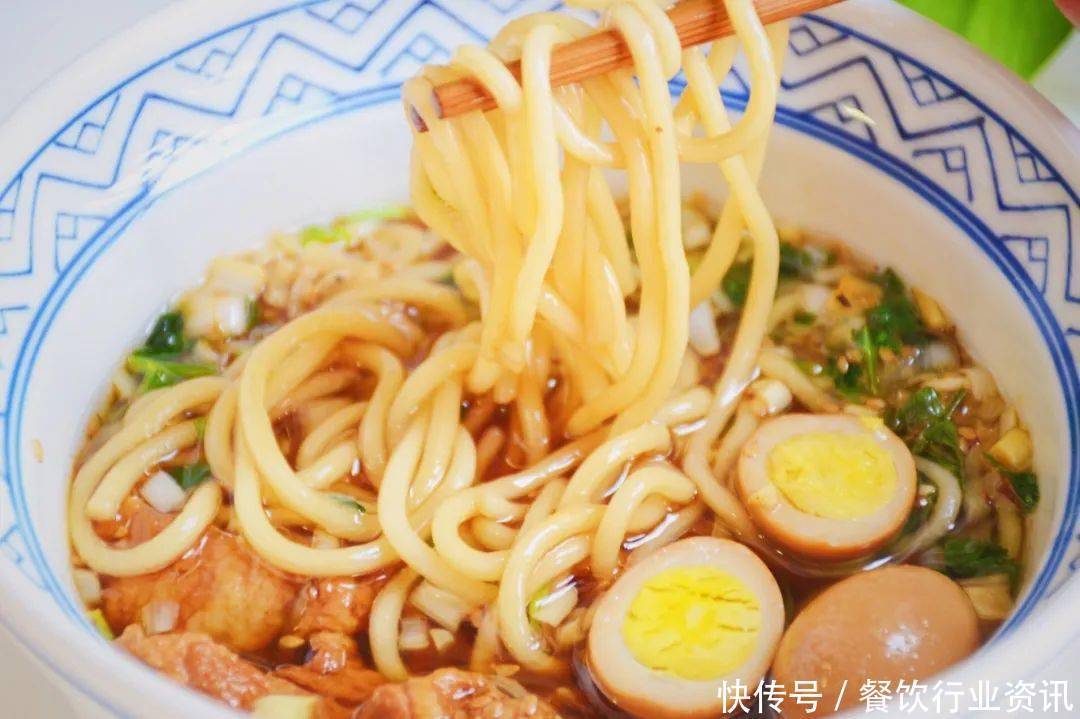 面食|夏日必备这碗面!懒人5分钟开饭,一煮一拌就搞定!吃一次我就上瘾了