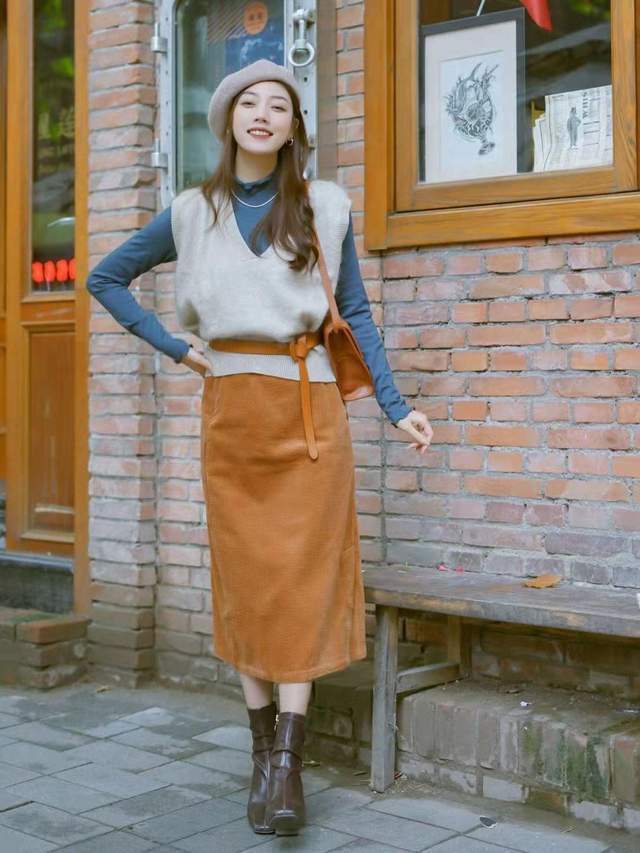 半身裙|女生博主秋冬穿搭指南,针织开衫搭配百褶半身裙,高贵优雅又温柔