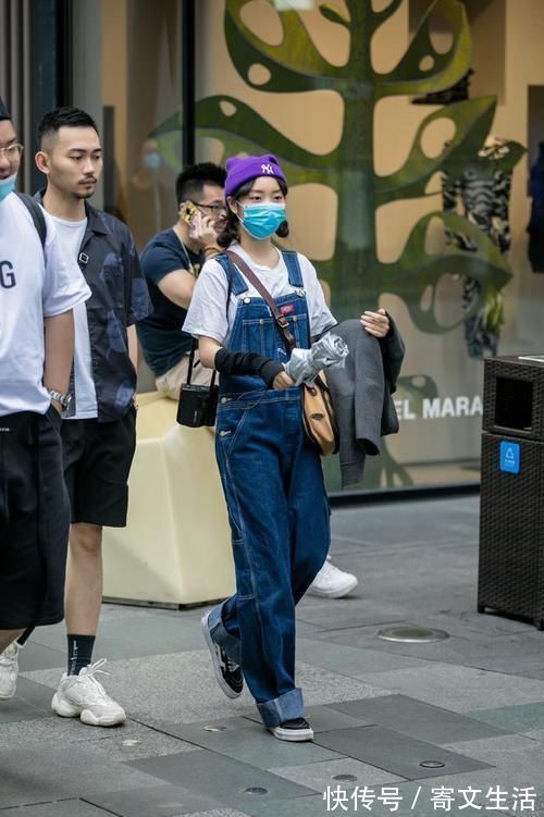t恤|夏日街头的裤装搭配,非牛仔裤莫属了,清爽又时髦的组合穿起来啦