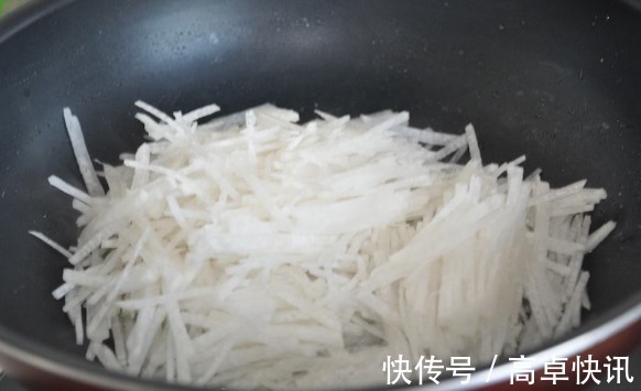 饺子|萝卜做馅时,先焯水或者用盐杀水都不对,教你一招,饺子口感特好
