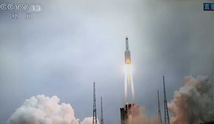 “天和号”上天!我国空间站核心舱入轨,这是射上去一座大房屋呀