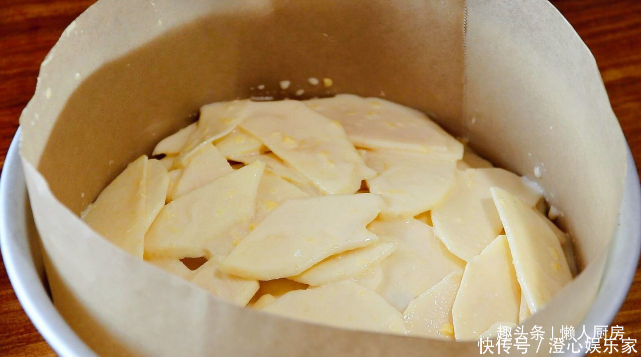 2个苹果,2个鸡蛋,教你苹果蛋糕的做法,淡淡水果香,吃着不腻