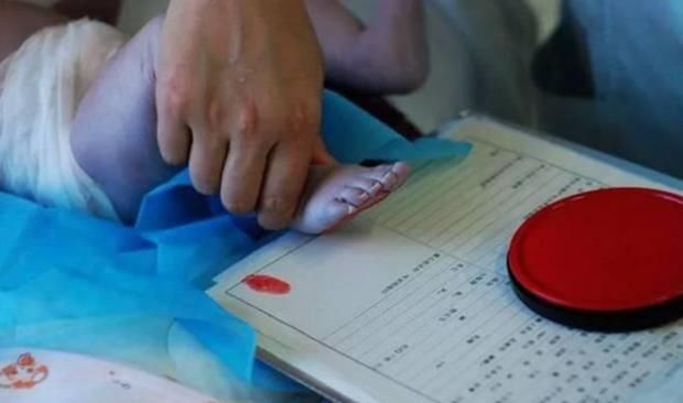 新生儿出生时,医院为何要留脚印?医生不会告诉你,但家长要知道