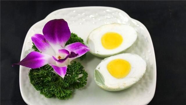咸鸭蛋,吃了之后对身体有什么好处?你真的知道吗?看专家的理解